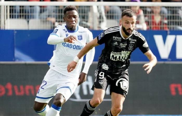 Soi kèo góc Auxerre vs Brest, 0h00 ngày 28/9